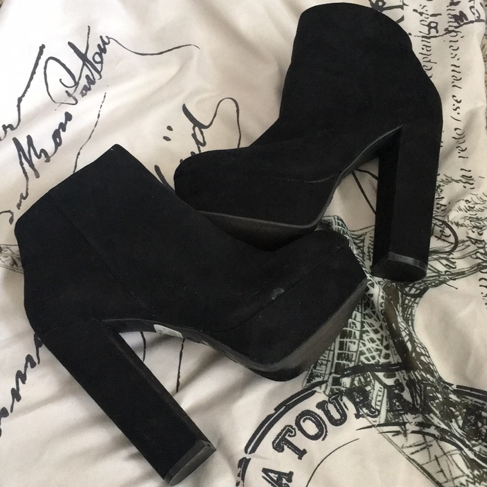 Aldo suede black platform boot heel